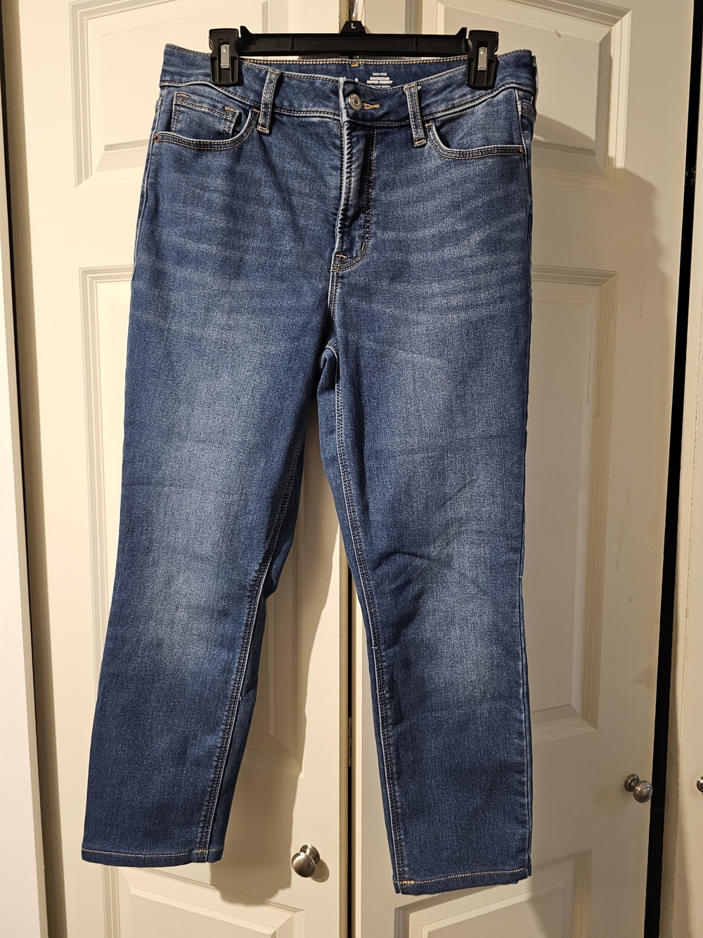 Old Navy Super Skinny Leg Jeans in Medium Blue Wash